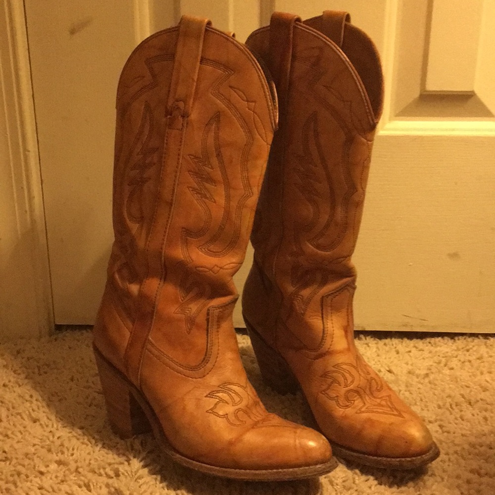 Vintage cowboy boots. Capezio. Size 8